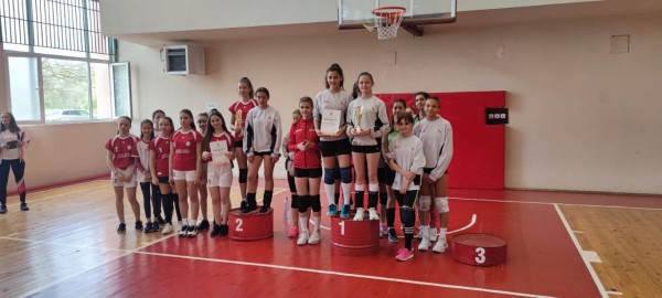 Емоционален финал на общинските първенства по волейбол и тенис на маса