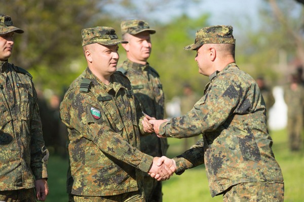 Наградиха военнослужещи по случай 6 май в казанлъшкото поделение 