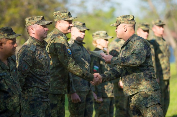 Наградиха военнослужещи по случай 6 май в казанлъшкото поделение 