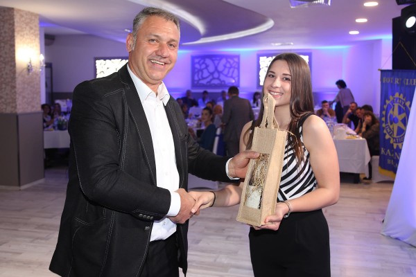 „Ротари Клуб” Казанлък събра над 21 хил. лв. в полза на малки таланти