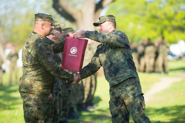 Наградиха военнослужещи по случай 6 май в казанлъшкото поделение 