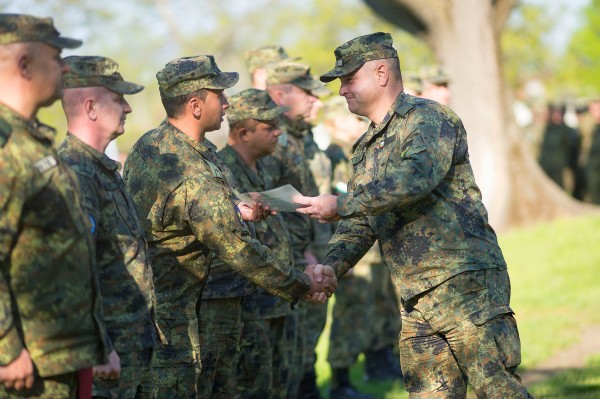 Наградиха военнослужещи по случай 6 май в казанлъшкото поделение 