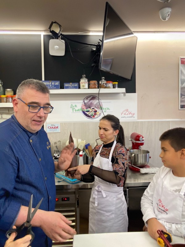 Втори шоколадов клас с Шеф Ради Стамболов организира Кралство Хармония