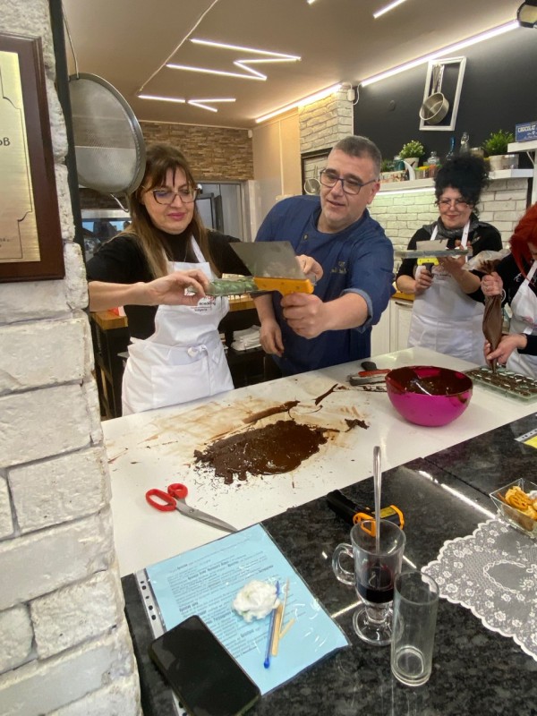 Втори шоколадов клас с Шеф Ради Стамболов организира Кралство Хармония