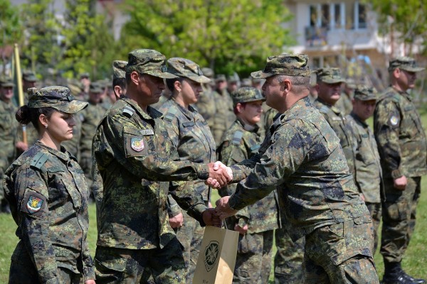 Наградиха военнослужещи по случай 6 май в казанлъшкото поделение 