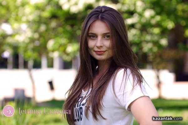 Вижте всички момичета, които се борят за короната на Царица Роза 2022