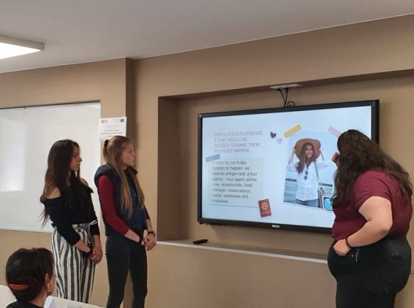 Зрелостниците от ПГЛПТ показаха в специални мастър класове наученото в Португалия