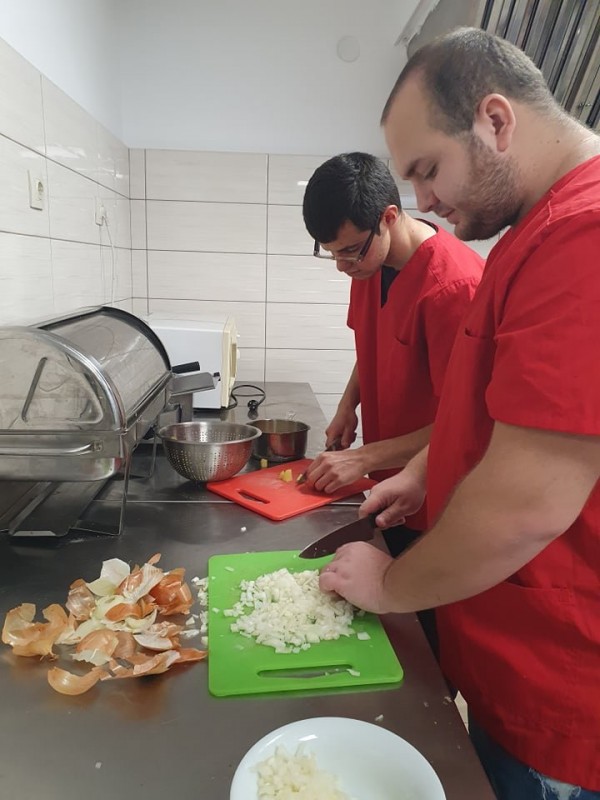 Зрелостниците от ПГЛПТ показаха в специални мастър класове наученото в Португалия