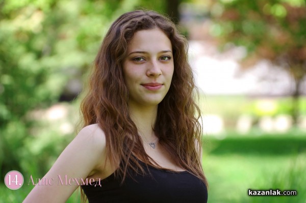 Вижте всички момичета, които се борят за короната на Царица Роза 2022