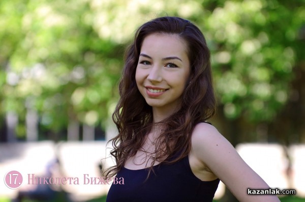 Вижте всички момичета, които се борят за короната на Царица Роза 2022