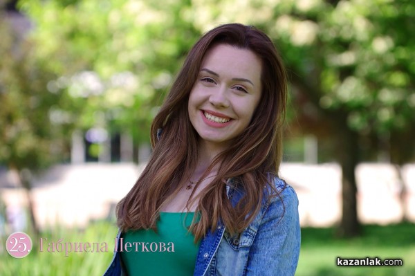 Вижте всички момичета, които се борят за короната на Царица Роза 2022