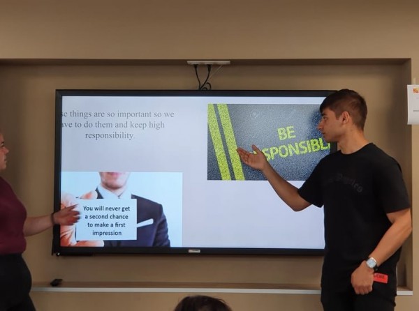 Зрелостниците от ПГЛПТ показаха в специални мастър класове наученото в Португалия