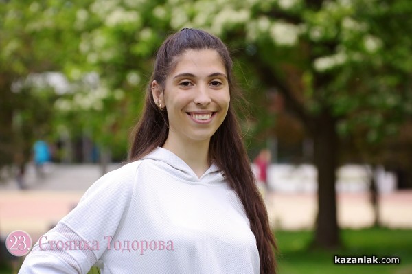 Вижте всички момичета, които се борят за короната на Царица Роза 2022