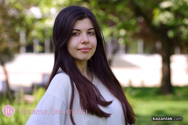 Вижте всички момичета, които се борят за короната на Царица Роза 2022