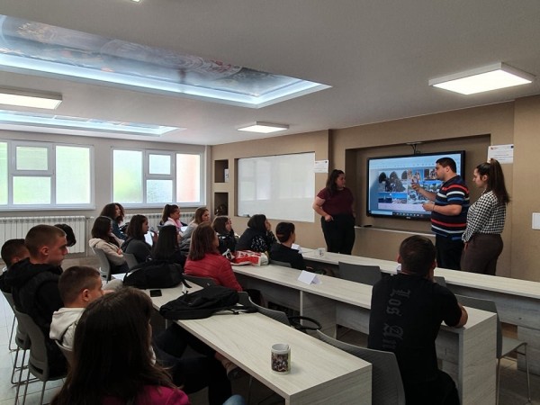 Зрелостниците от ПГЛПТ показаха в специални мастър класове наученото в Португалия