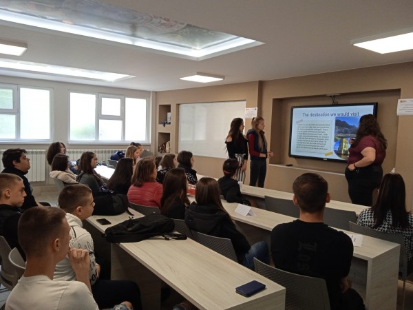 Зрелостниците от ПГЛПТ показаха в специални мастър класове наученото в Португалия