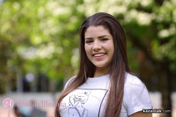 Вижте всички момичета, които се борят за короната на Царица Роза 2022