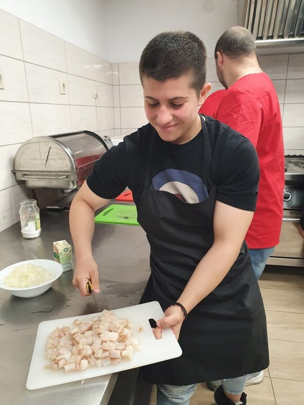 Зрелостниците от ПГЛПТ показаха в специални мастър класове наученото в Португалия