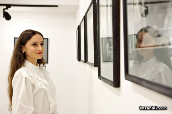 Кандидатките за Царица Роза 2022 посетиха културни институти в града 