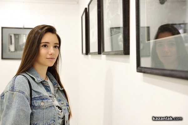 Кандидатките за Царица Роза 2022 посетиха културни институти в града 