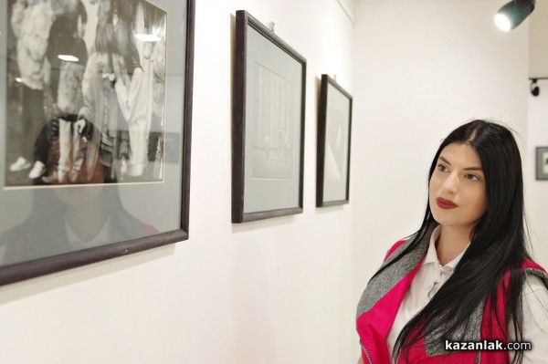 Кандидатките за Царица Роза 2022 посетиха културни институти в града 