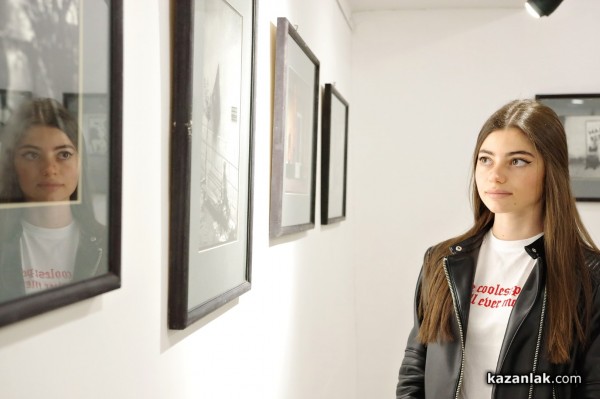 Кандидатките за Царица Роза 2022 посетиха културни институти в града 