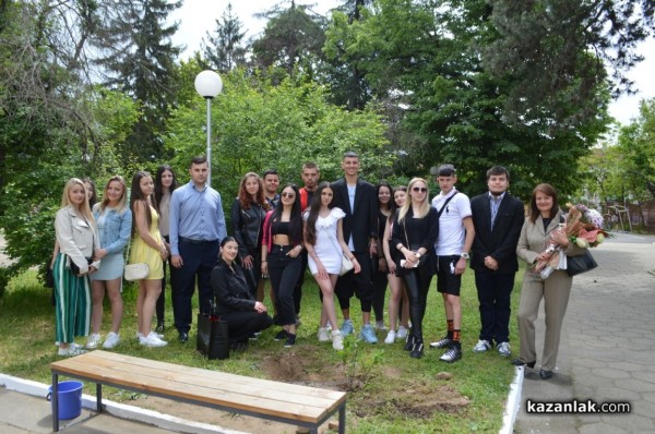 Хуманитарна гимназия “Св. Св. Кирил и Методий“ отбеляза своя патронен празник 