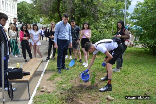 Хуманитарна гимназия “Св. Св. Кирил и Методий“ отбеляза своя патронен празник 