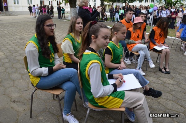 Хуманитарна гимназия “Св. Св. Кирил и Методий“ отбеляза своя патронен празник 