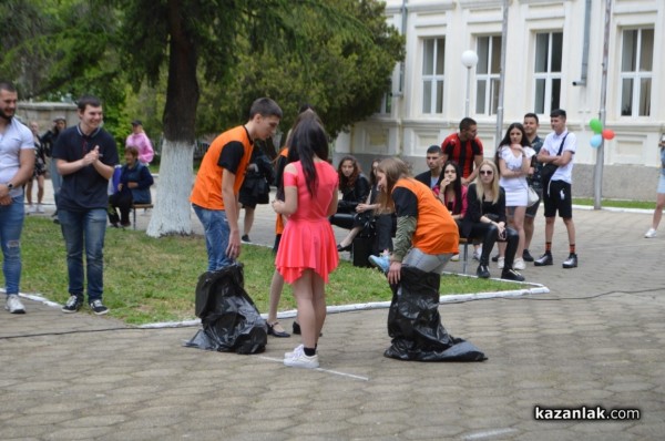 Хуманитарна гимназия “Св. Св. Кирил и Методий“ отбеляза своя патронен празник 