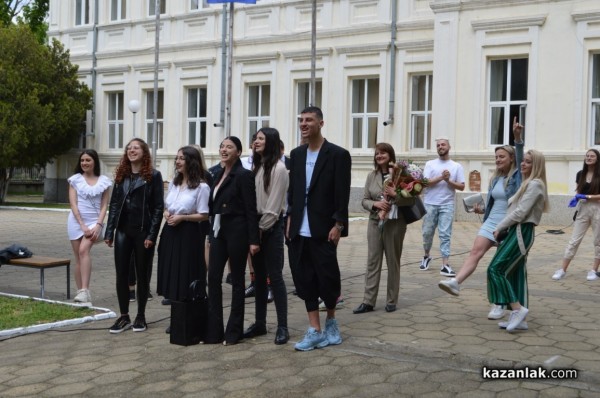 Хуманитарна гимназия “Св. Св. Кирил и Методий“ отбеляза своя патронен празник 
