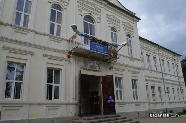 Хуманитарна гимназия “Св. Св. Кирил и Методий“ отбеляза своя патронен празник 