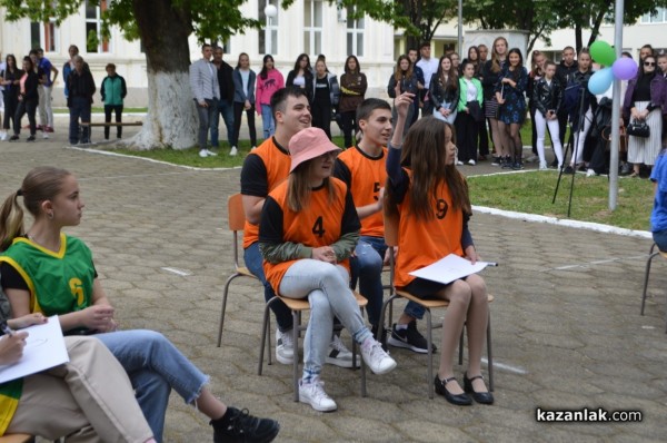 Хуманитарна гимназия “Св. Св. Кирил и Методий“ отбеляза своя патронен празник 