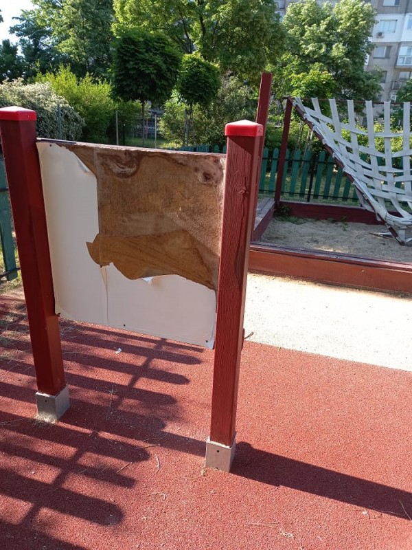 Вандалщина в двора на дневния център “Работилница за мечти“