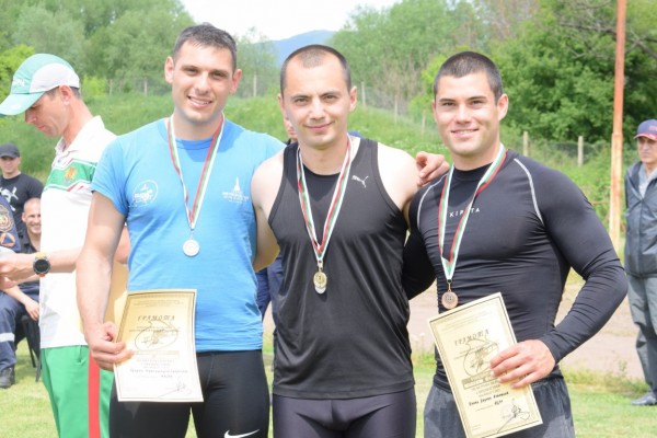 Наградиха пожарникарите, победители в състезанието по “Пожароприложен спорт“ в Казанлък 