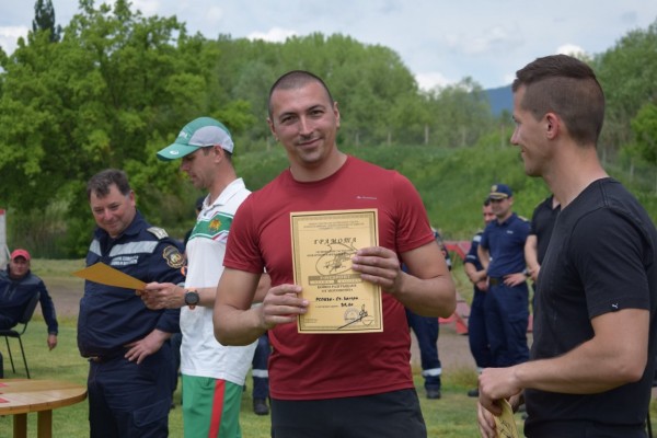 Наградиха пожарникарите, победители в състезанието по “Пожароприложен спорт“ в Казанлък 