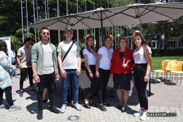 Десета областна панорама на професионалното образование и кариерно ориентиране се проведе Казанлък