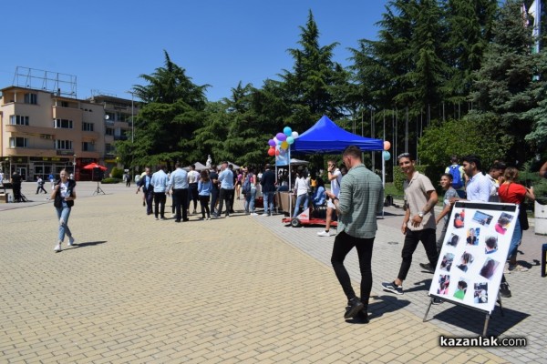 Десета областна панорама на професионалното образование и кариерно ориентиране се проведе Казанлък