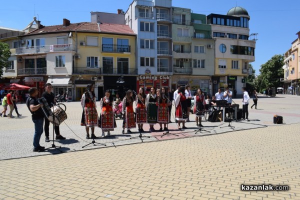 Десета областна панорама на професионалното образование и кариерно ориентиране се проведе Казанлък