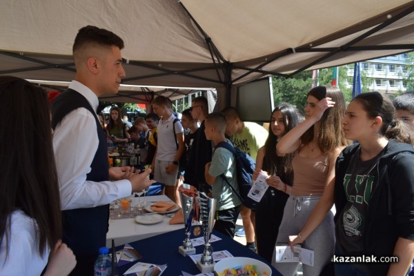 Десета областна панорама на професионалното образование и кариерно ориентиране се проведе Казанлък