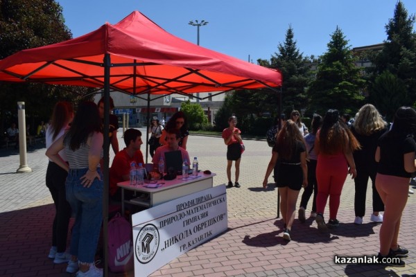 Десета областна панорама на професионалното образование и кариерно ориентиране се проведе Казанлък