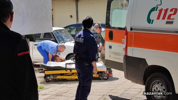 Наръгаха мъж в близост до училище в Казанлък / ОБНОВЕНА