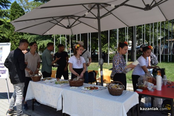 Десета областна панорама на професионалното образование и кариерно ориентиране се проведе Казанлък
