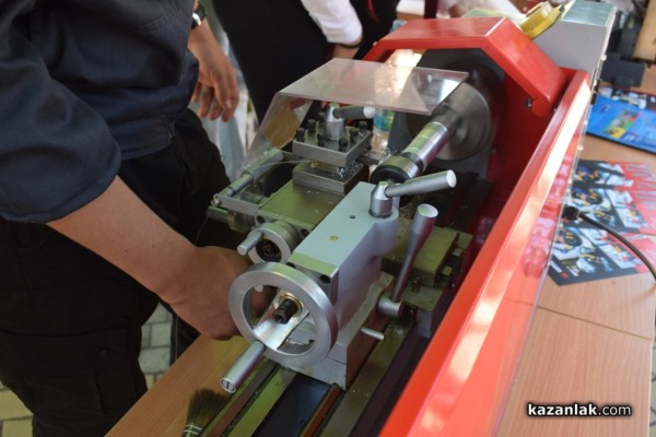 Десета областна панорама на професионалното образование и кариерно ориентиране се проведе Казанлък