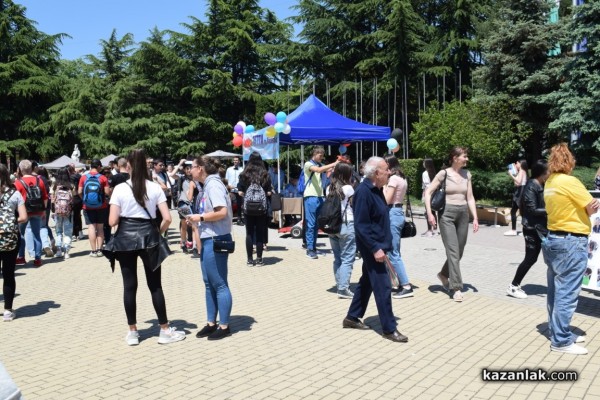 Десета областна панорама на професионалното образование и кариерно ориентиране се проведе Казанлък