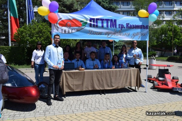 Десета областна панорама на професионалното образование и кариерно ориентиране се проведе Казанлък