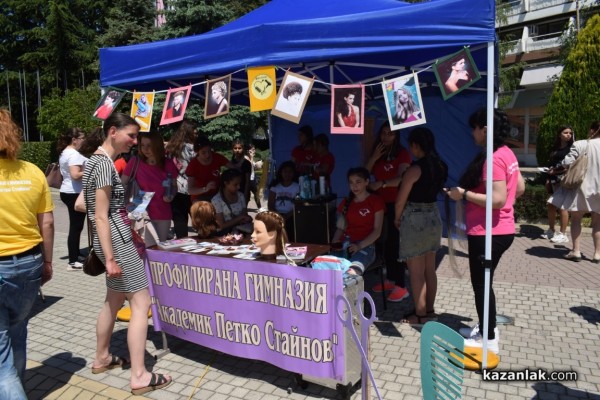 Десета областна панорама на професионалното образование и кариерно ориентиране се проведе Казанлък