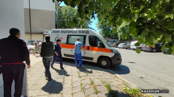 Наръгаха мъж в близост до училище в Казанлък / ОБНОВЕНА