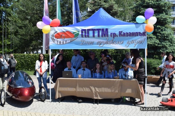 Десета областна панорама на професионалното образование и кариерно ориентиране се проведе Казанлък