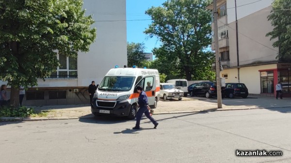 Наръгаха мъж в близост до училище в Казанлък / ОБНОВЕНА